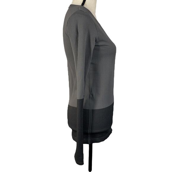 Athleta Medium Flurry Base Layer Top Long Sleeve Stretch Ribbed Colorblock Gray - Picture 4 of 7